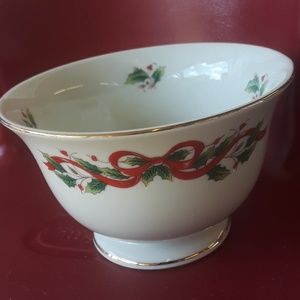 Royal limited holly holiday bowl